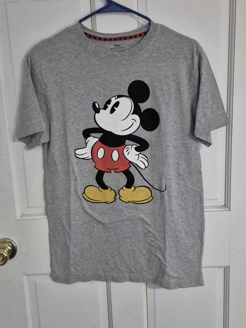 Disney Gray Short-Sleeve Mickey Mouse Graphic Tee - Men's Medium